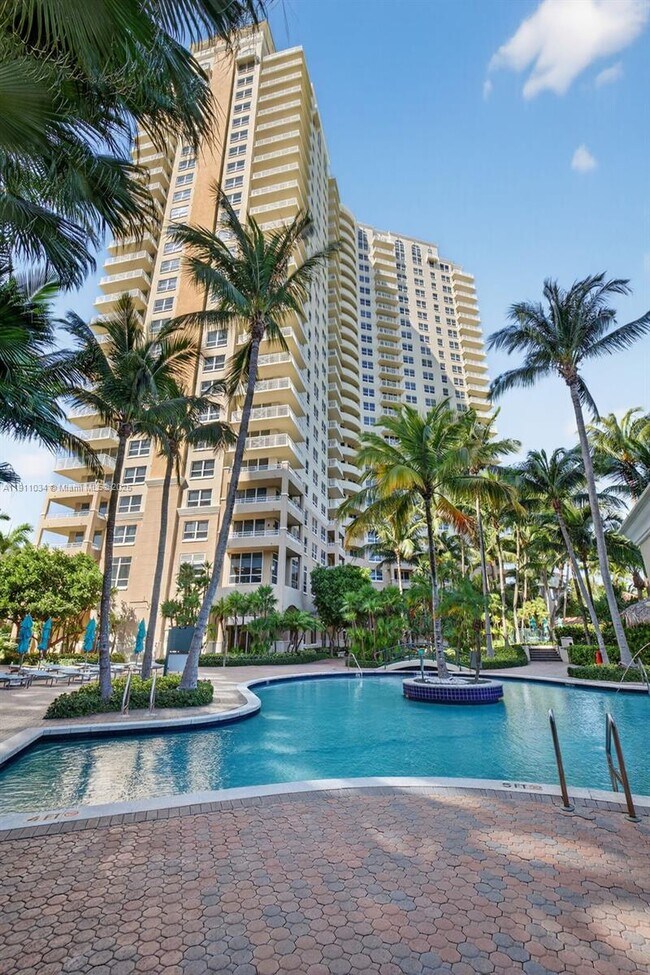 Building Photo - 19501 W Country Club Dr