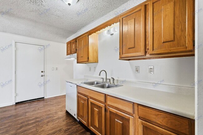 Building Photo - 14614 Seminole Dr