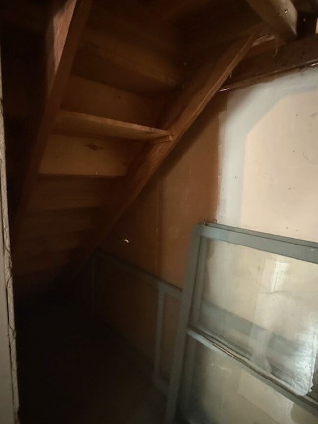 Building Photo - House For Lease
