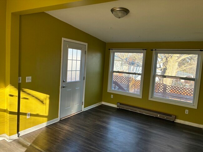 Building Photo - 2300 Midvale Ave