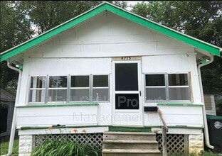 Building Photo - 4715 Fowler Ave