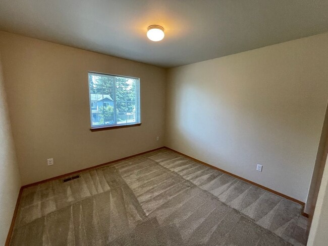 Building Photo - Beautiful Spacious 4 Bedroom 2.75 Bathroom Home in Quiet Coupeville Neighborhood!