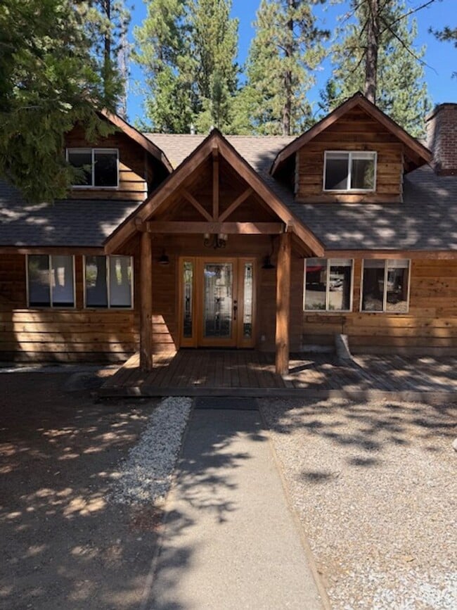 Building Photo - 3Bd 2Ba home located in a quiet neighborho...