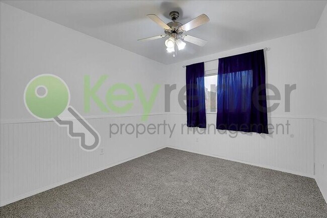 Building Photo - 1330 Kingswood Dr