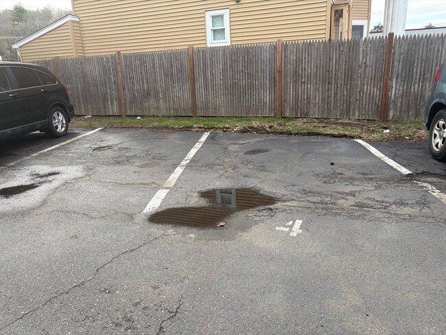 Building Photo - 90 Ford St