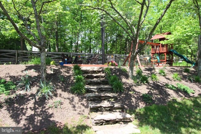 Building Photo - 46812 Backwater Dr