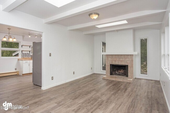 Building Photo - 2230 Candy Pl