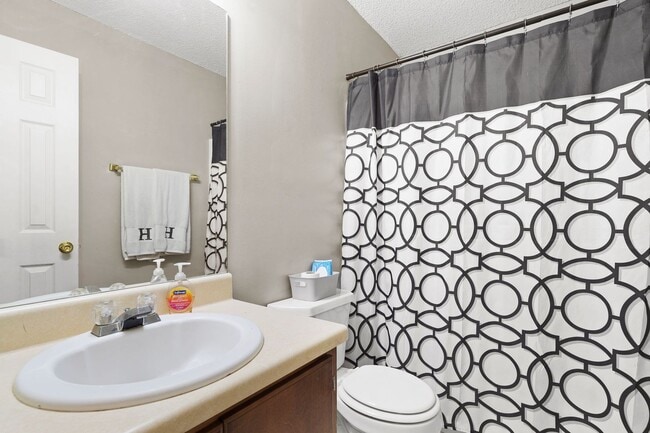 Building Photo - Charming Brick Single Family Home in Hinesville For Lease!