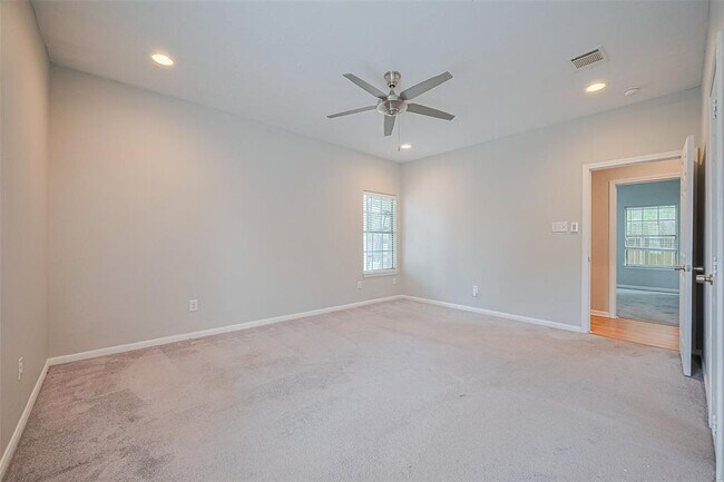 Building Photo - 213 W Murrill Ave