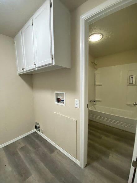 Building Photo - 2099 W Plymouth Cir