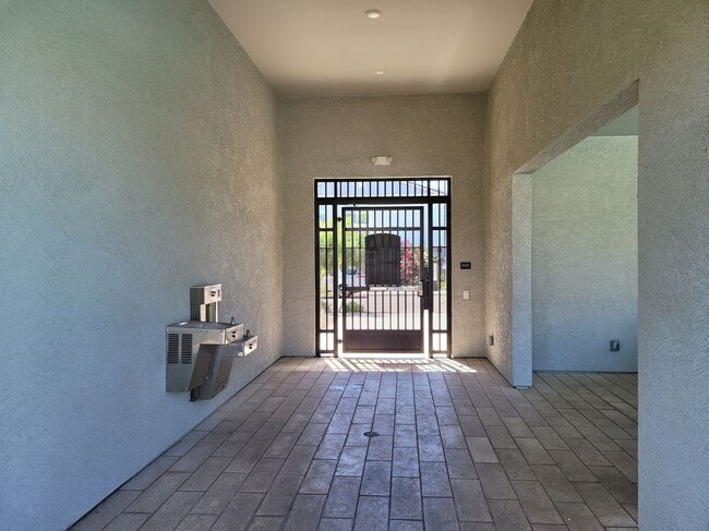 Building Photo - 2754 S Apache Dr