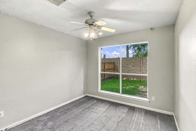 Building Photo - 1307 S Sandpiper Ct