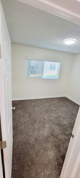 Building Photo - 1028 W F St