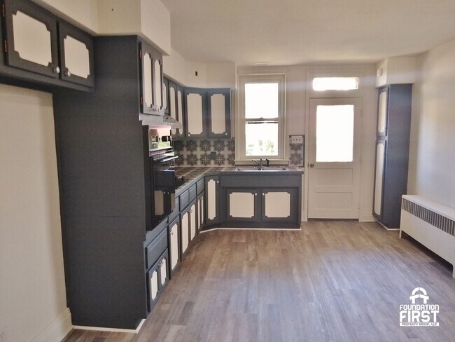 Building Photo - 3 Bed / 1 Bath Single Family Home