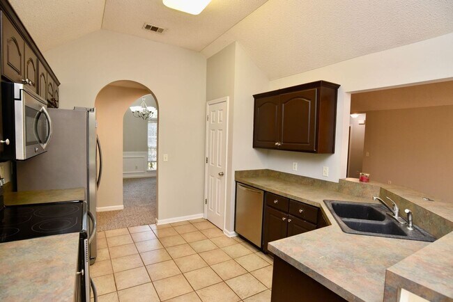 Building Photo - 121 Laurenburg Dr