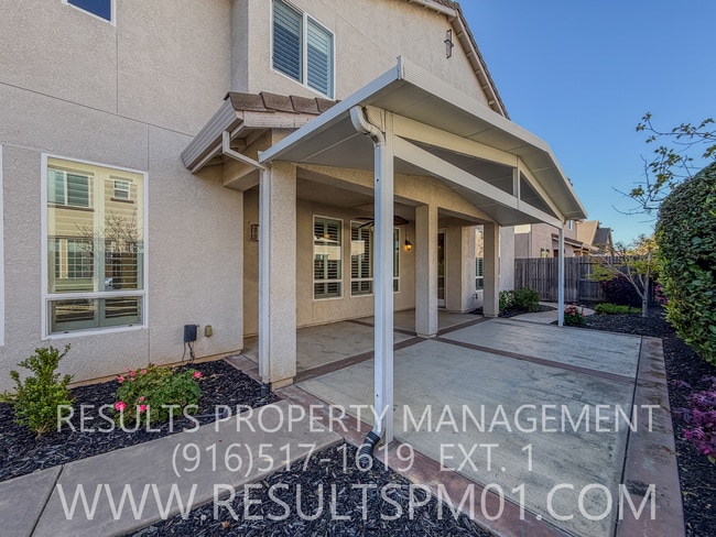 Building Photo - Elegance and spacious Mini Mansion