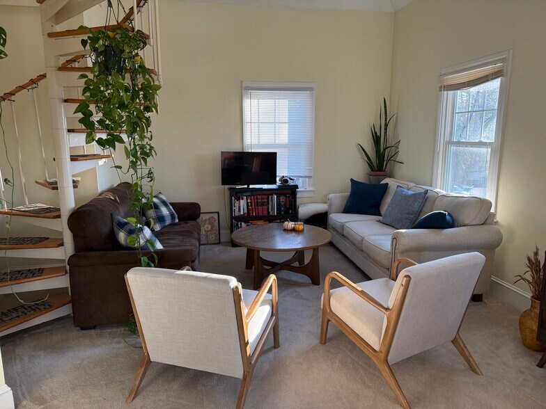 Building Photo - 51 N Main St