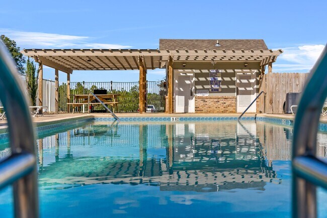 Building Photo - 710 Arbor Lake Dr