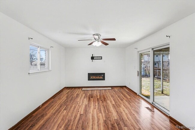 Building Photo - 12260 De Grove Dr