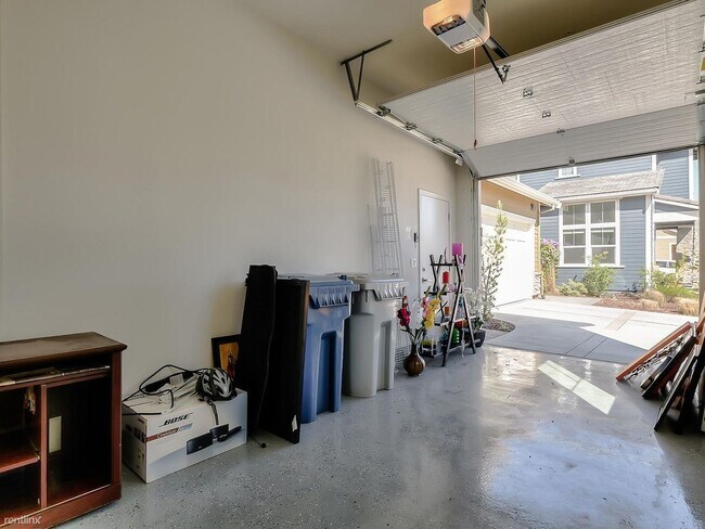 Building Photo - 33451 Bronco Loop