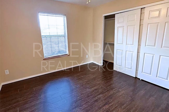 Building Photo - Gorgeous 3-bedrooms, 2-baths hilltop home ...