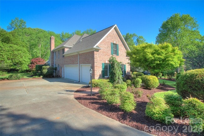 Building Photo - 1217 Weddington Hills Dr