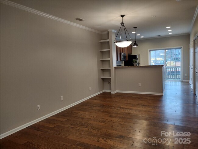 Building Photo - 626 Raya Ct