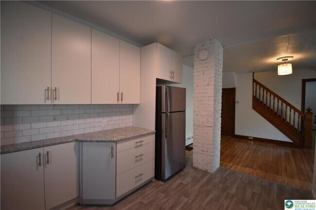 Building Photo - 204 N 9th St