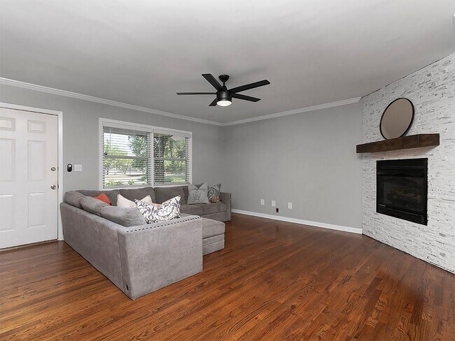 Building Photo - 3249 Howell Dr