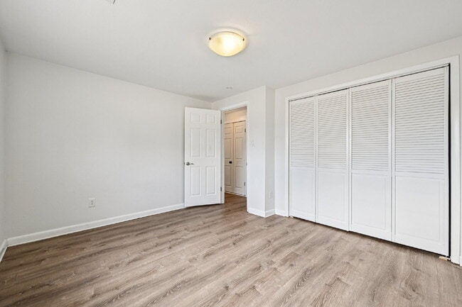 Building Photo - Welcome to this spacious 3+ bed, 2-bath bi-level home in Arvada - Available Now!