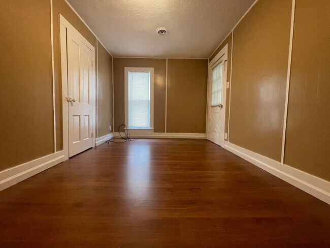 Building Photo - JPL334