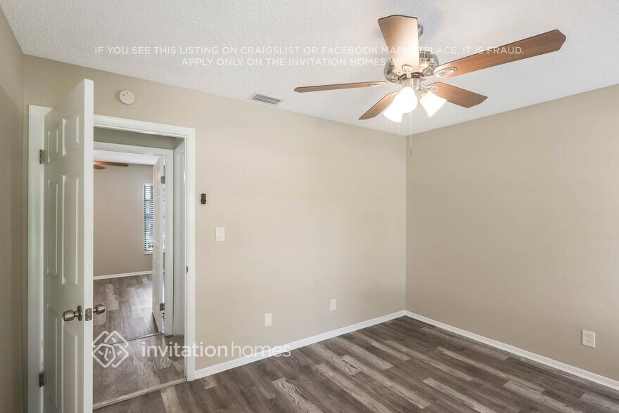 Building Photo - 933 Hillrise Dr