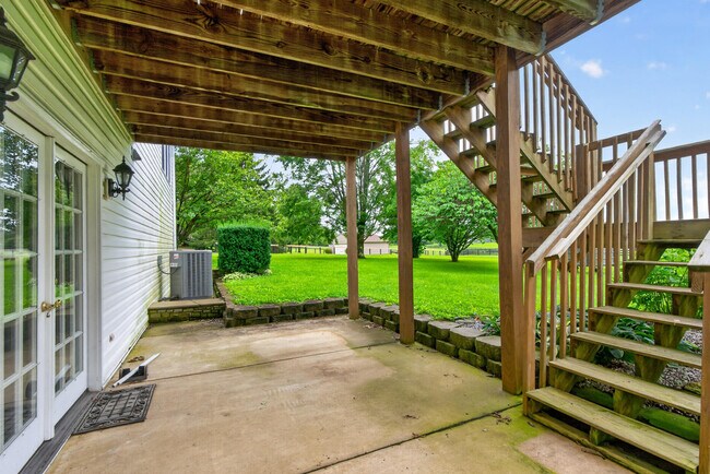 Building Photo - 133 Foxtail Dr