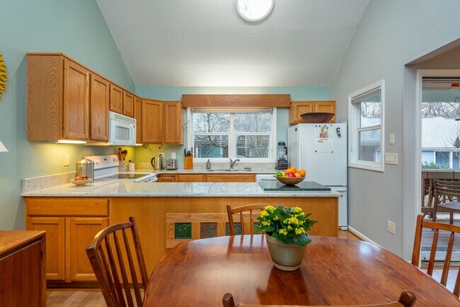 Building Photo - West Asheville Rental! Co-housing Development