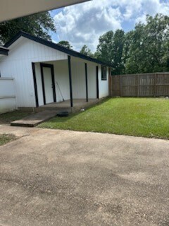 Building Photo - 90 Live Oak St