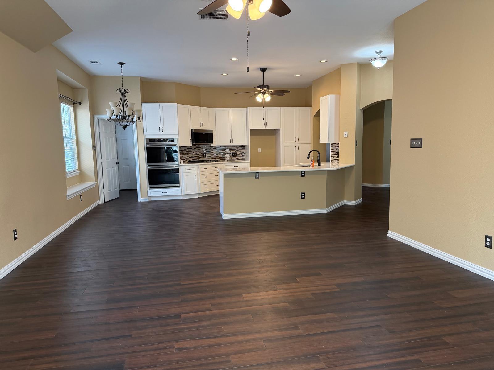 Building Photo - 10133 Sanden Dr