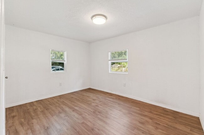 Building Photo - 5000 Huppel Ave