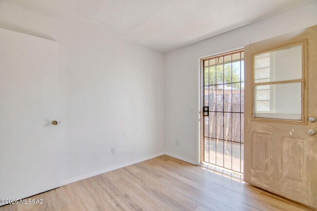 Building Photo - 5655 E 28th St