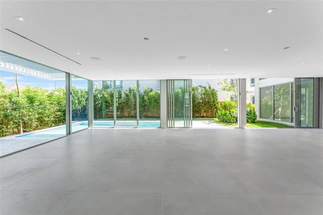 Building Photo - 2110 S Miami Ave