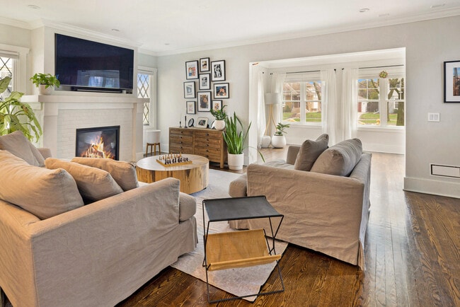 Building Photo - 4445 N Frederick Ave