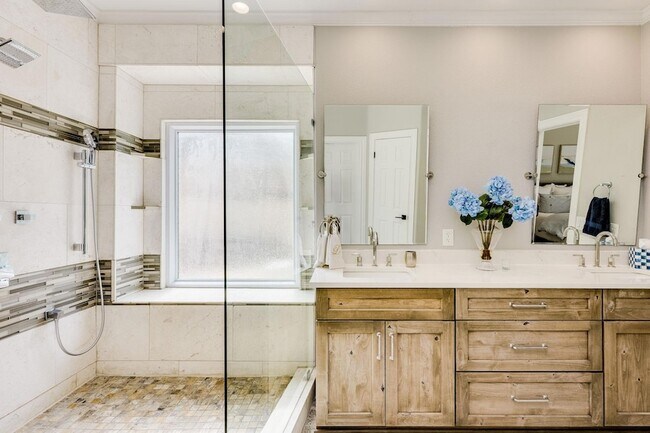 Building Photo - 12727 Cloud Mountain Crossing