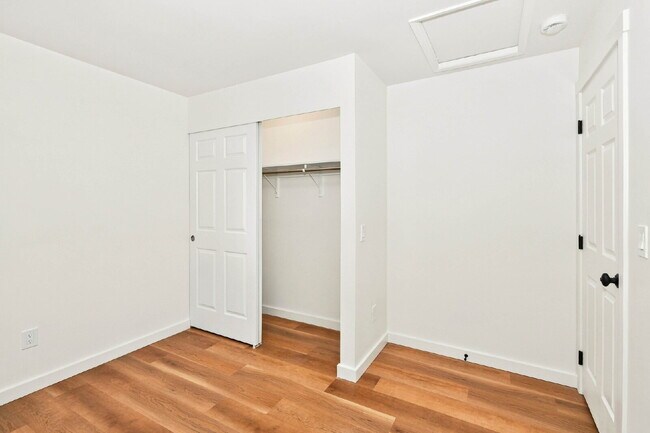 Building Photo - **FULLY REMODELED SAMMAMISH HOME WITH HUGE FENCED YARD!** AVAILABLE NOW FOR RENT!!!