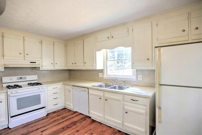 Building Photo - 2640 Tritt Ln