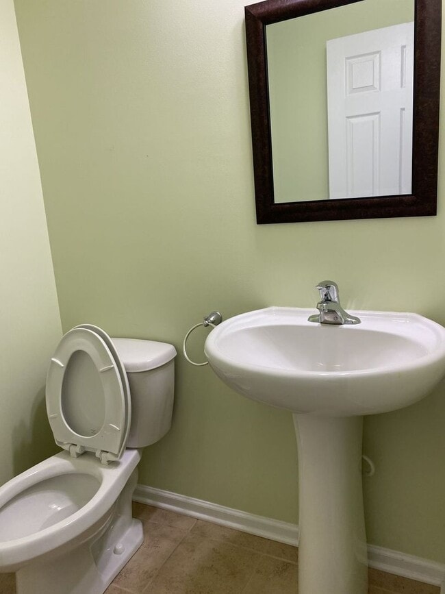 Building Photo - Beautiful 2 Story Corner Lot 3 Bed home in...