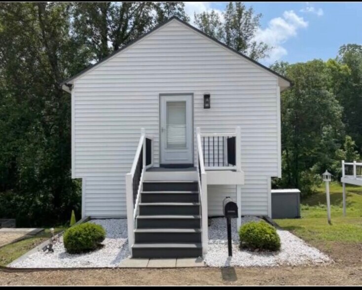 Building Photo - 875 Millers Cottage Ln