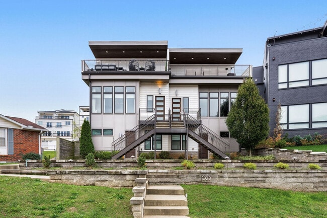 Building Photo - 1025 Southside Ct