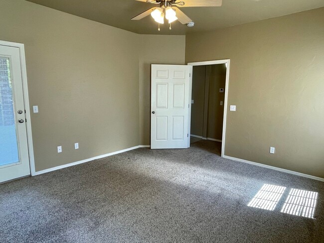 Building Photo - Beautiful 3 bed 2 bath home in a great loc...