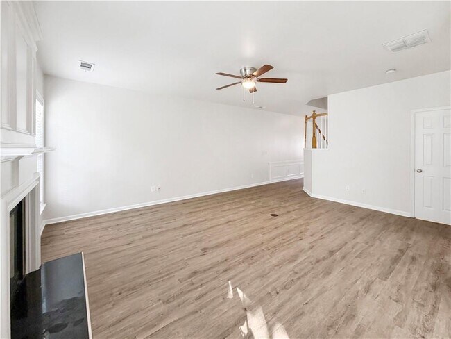 Building Photo - 2425 Fairlie Dr