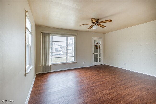 Building Photo - 1303 Dartmoor Ave