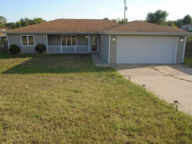 Primary Photo - 211 William Dr
